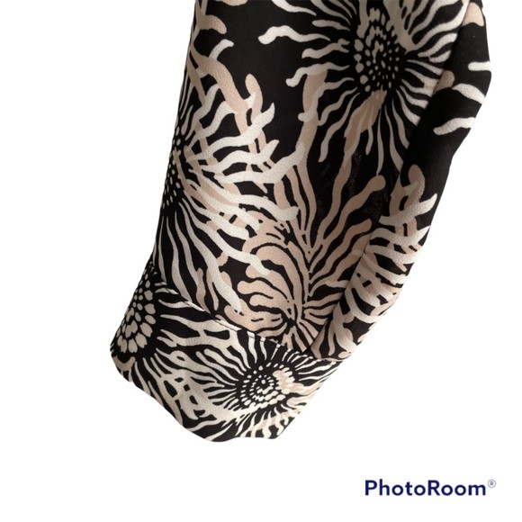 Loft Black and Cream Semi Sheer Floral Roll Tab Sleeve Career Ladies Blouse, M - Picture 6 of 8